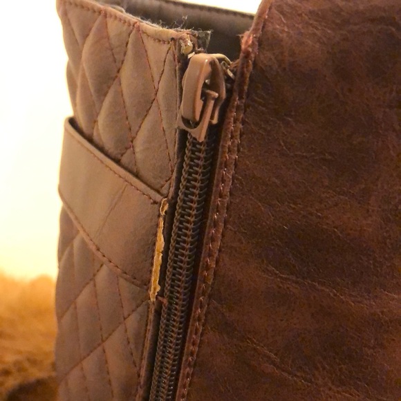 Boston Quilted heeled Boots - Picture 3 of 6